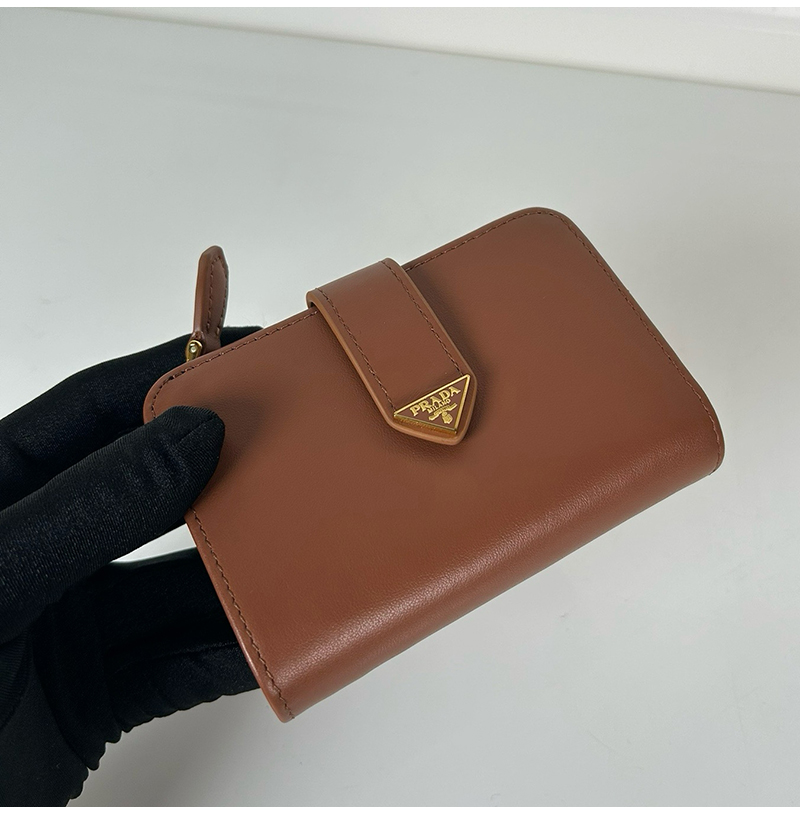 [스페셜오더]PRADA-1ML018  프라다 접이식 가죽 반지갑 브라운 여성용